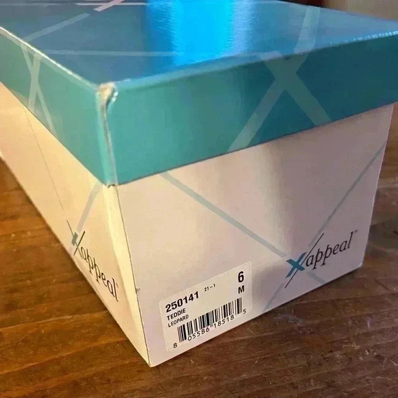 NWT X Appeal Teddie Leopard women’s slides sz 6, still in box - Picture 4 of 4